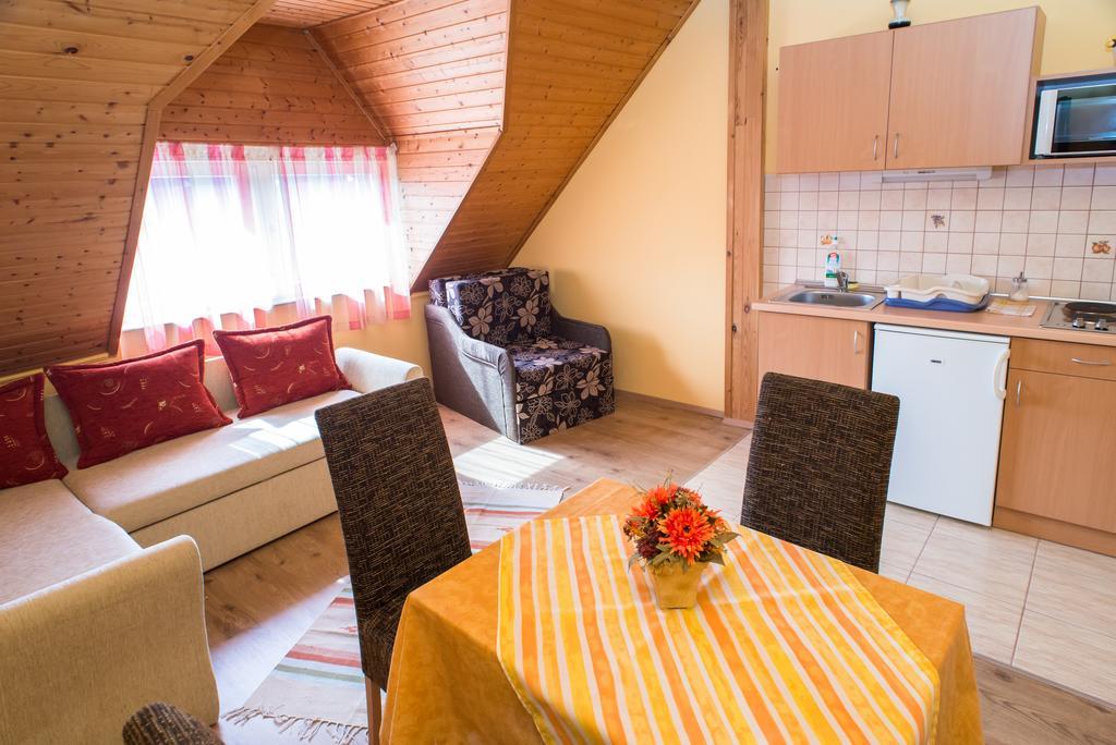 Andrea Apartmanhaz Balatongyörök Εξωτερικό φωτογραφία